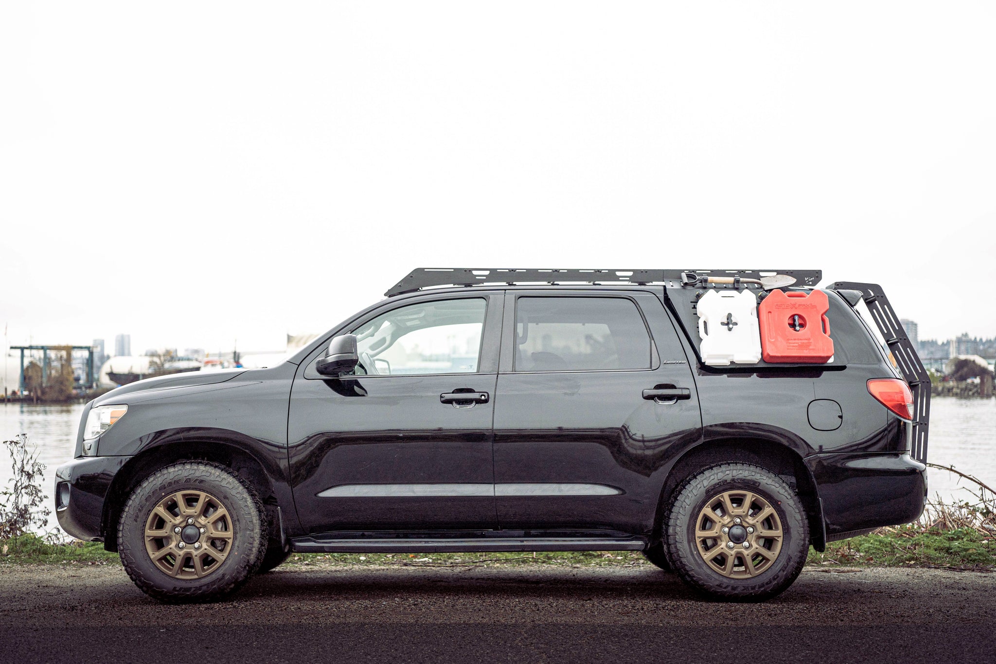 トヨタ　セコイア　ルーフレール　2010 2008-2022 Toyota Sequoia Roof Rack – Go Overland Canada